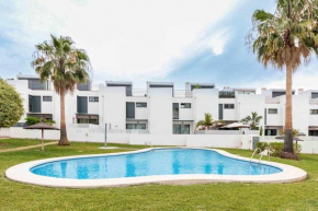 Apartamento Moderno tranquilo con piscina y jardin